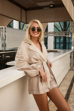 Load image into Gallery viewer, QUEEN belted JACKET