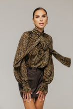 Load image into Gallery viewer, CW Ava blouse
